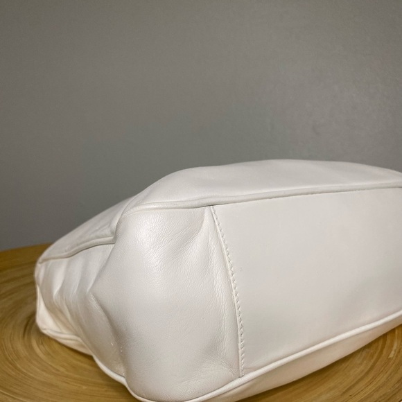 Prada White Tote Bag with Sleek Design - Picture 10 of 12